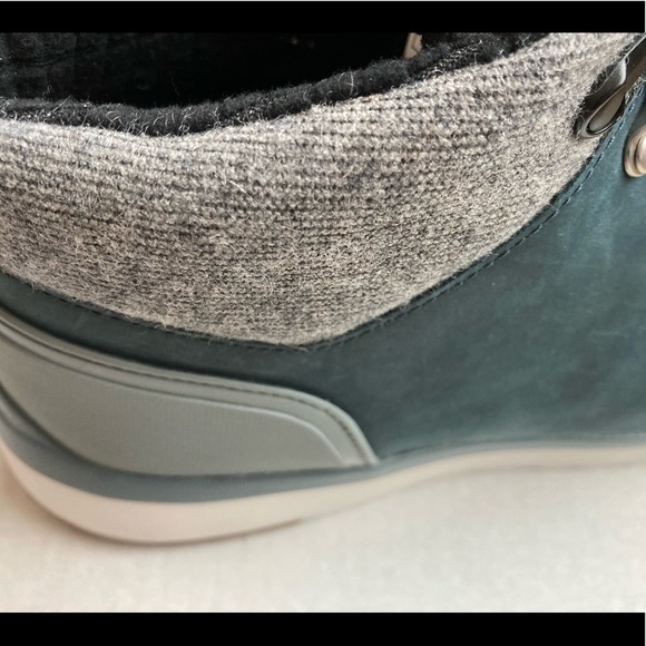 UGG boots waterproof snow boots Lace up boots Women’s 40 EU 
Blue Gray upper - Picture 14 of 16